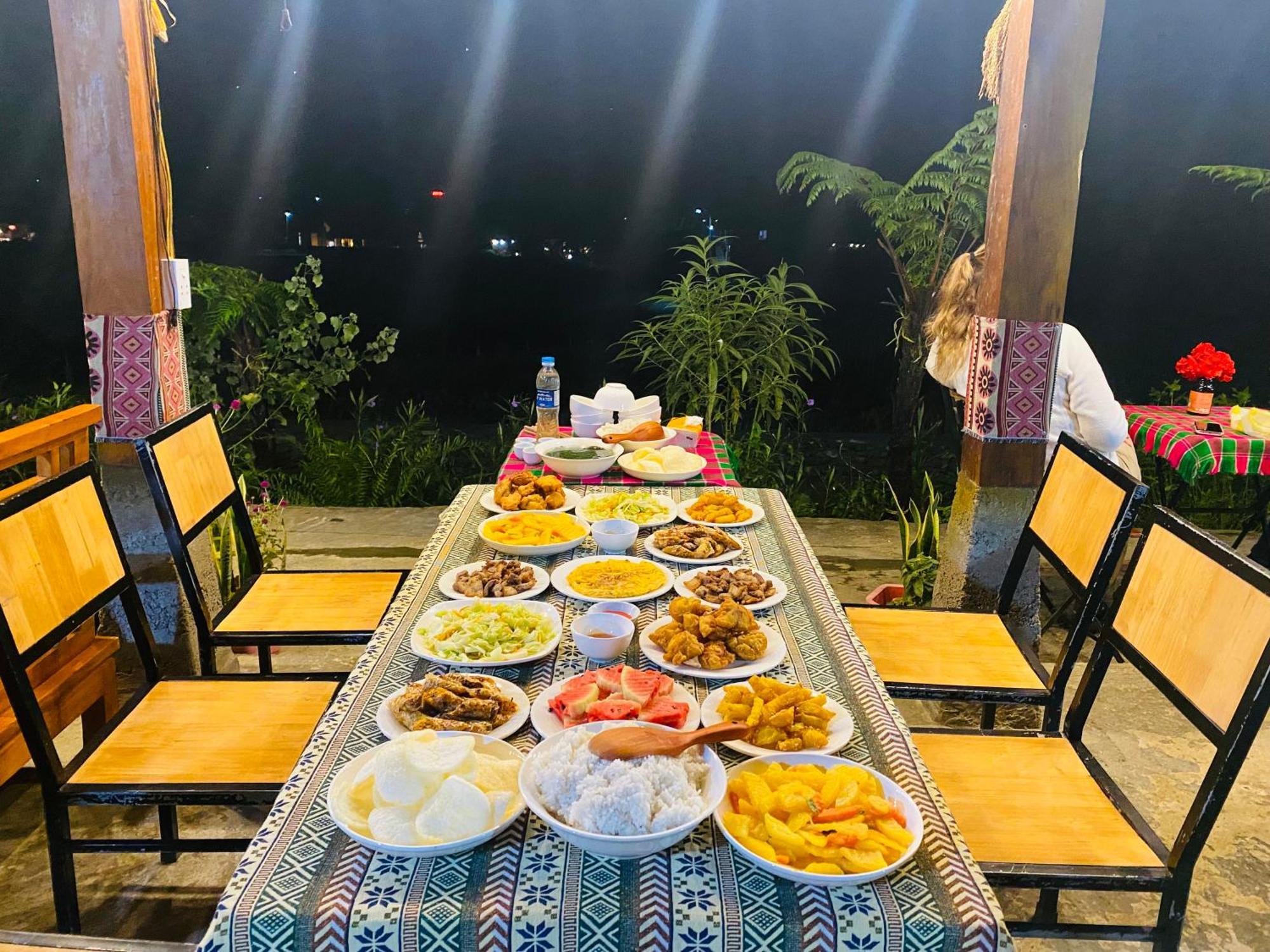 Du Gia Field View Homestay Làng Cac Extérieur photo