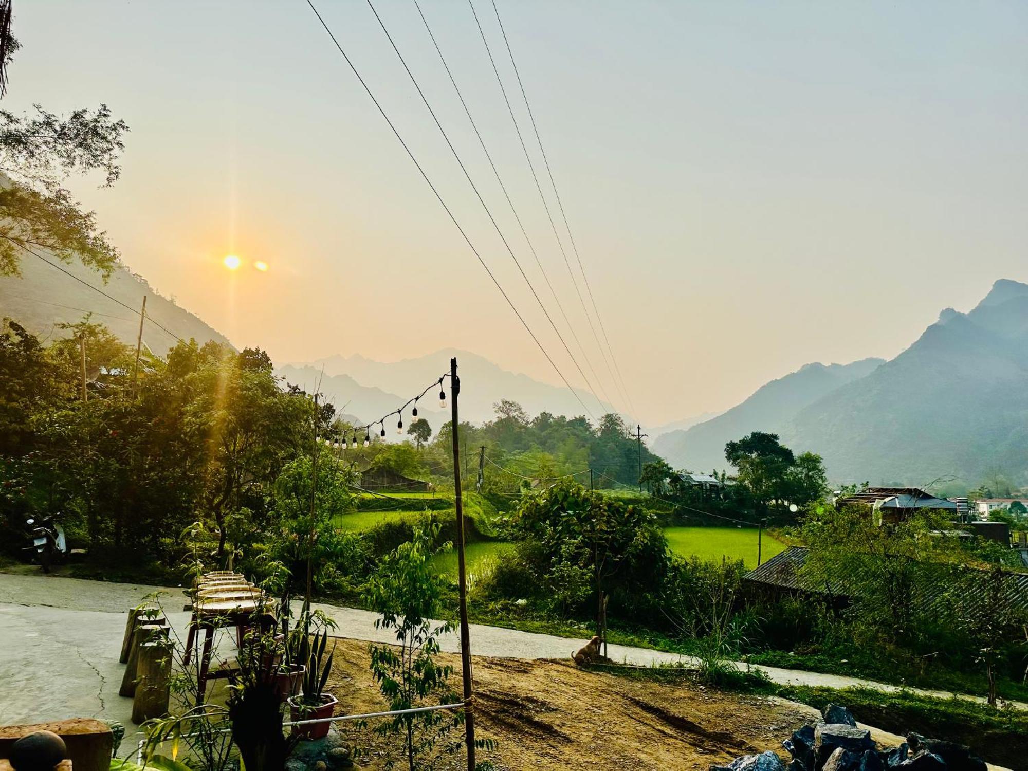 Du Gia Field View Homestay Làng Cac Extérieur photo