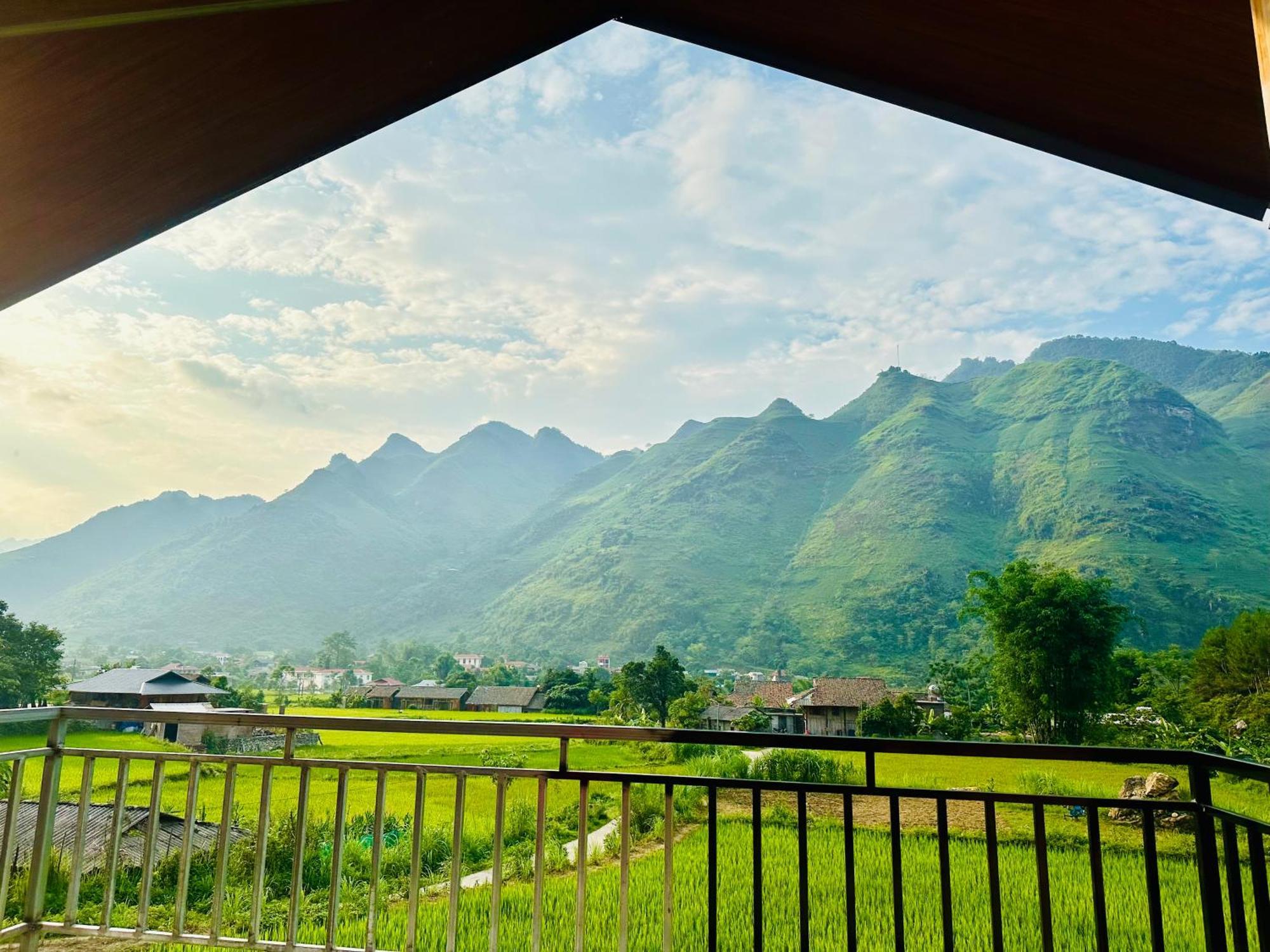 Du Gia Field View Homestay Làng Cac Extérieur photo