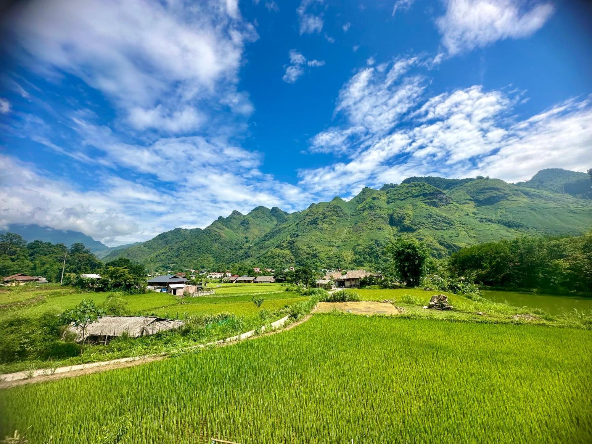 Du Gia Field View Homestay Làng Cac Extérieur photo