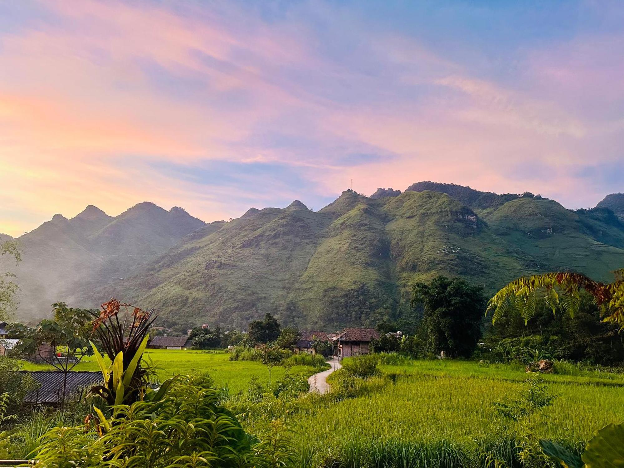 Du Gia Field View Homestay Làng Cac Extérieur photo